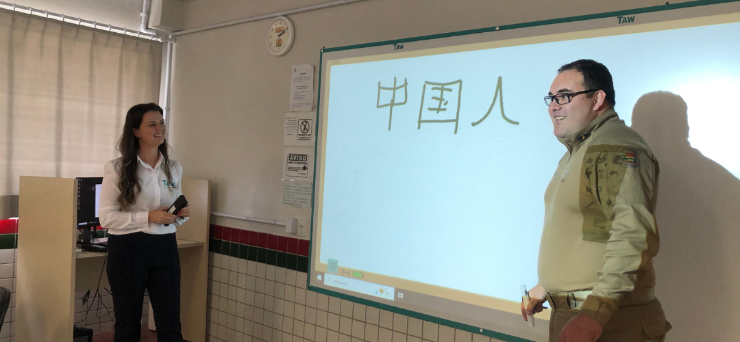 Lousa digital grande: como escolher o tamanho ideal para sua sala de aula