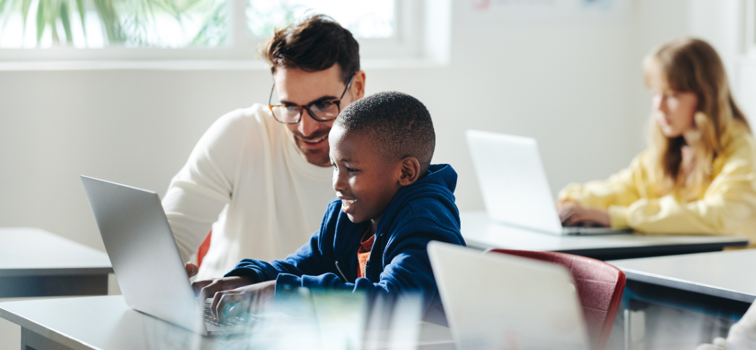 Tecnologia para professores: como simplificar a rotina escolar e reduzir a sobrecarga